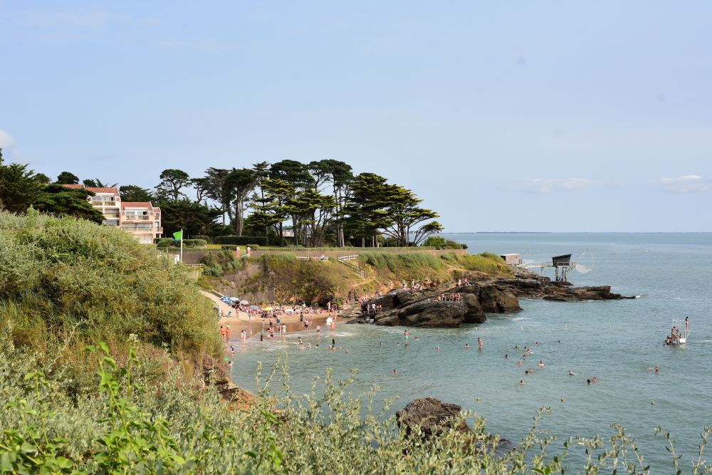 plage et crique sur la côte de Jade